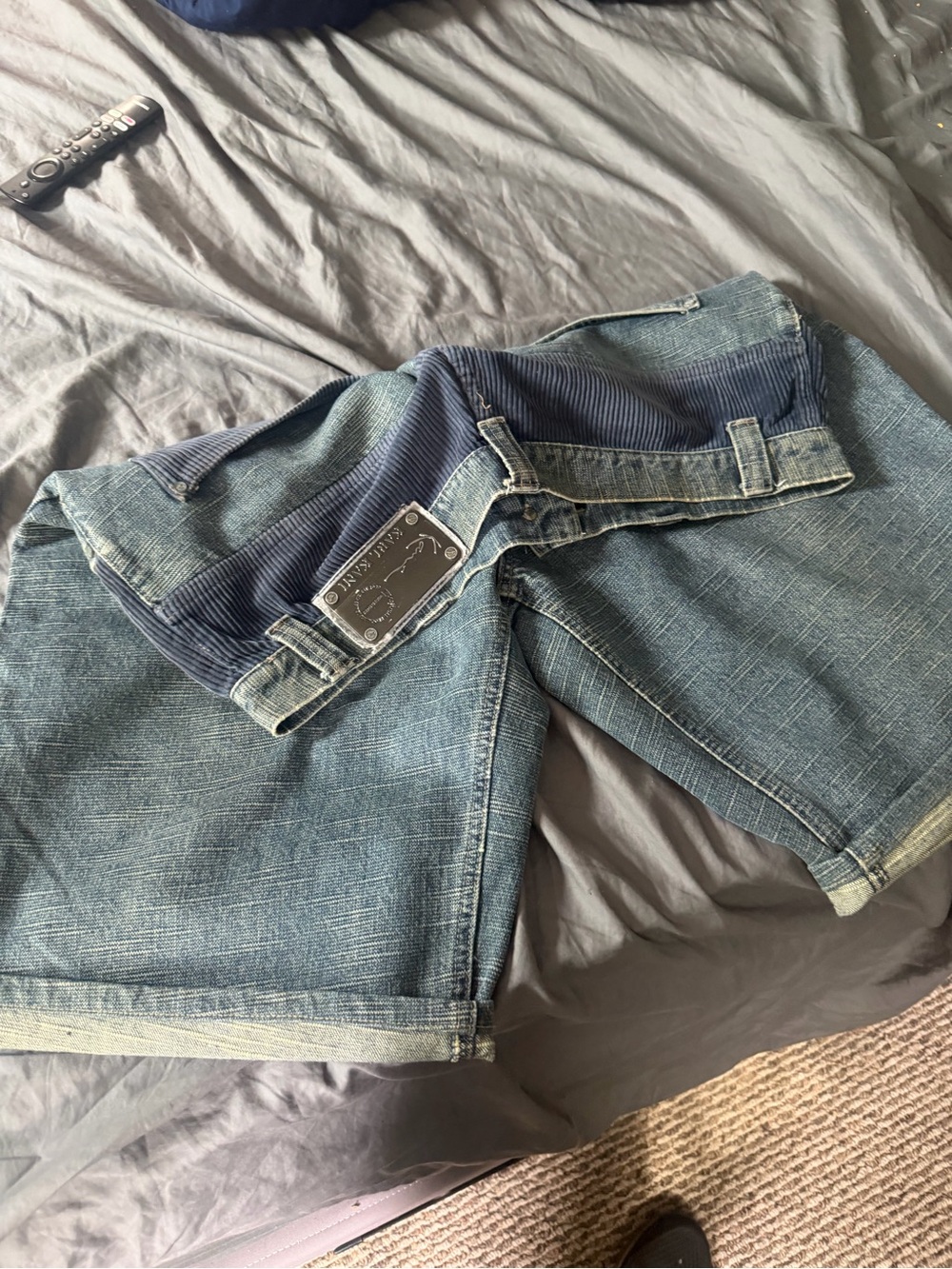 Karl Kani rare 1993 cursive. Kani stiched I on the back pocket
34 runs big - Picture 4 of 7